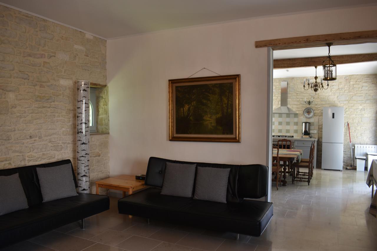 مبيت وإفطار Ancy-le-Franc Domaine Des Douves المظهر الخارجي الصورة